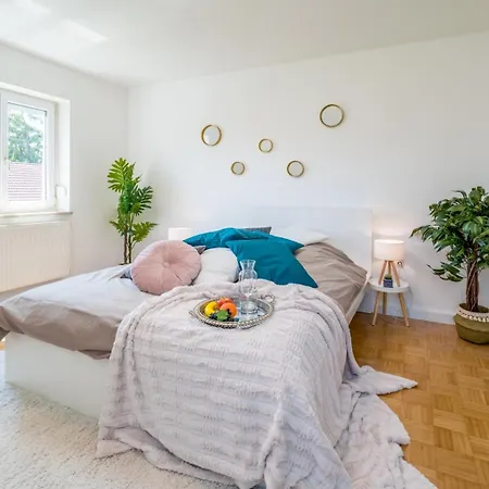 Eg L 15min Bis Salzburg شقة
